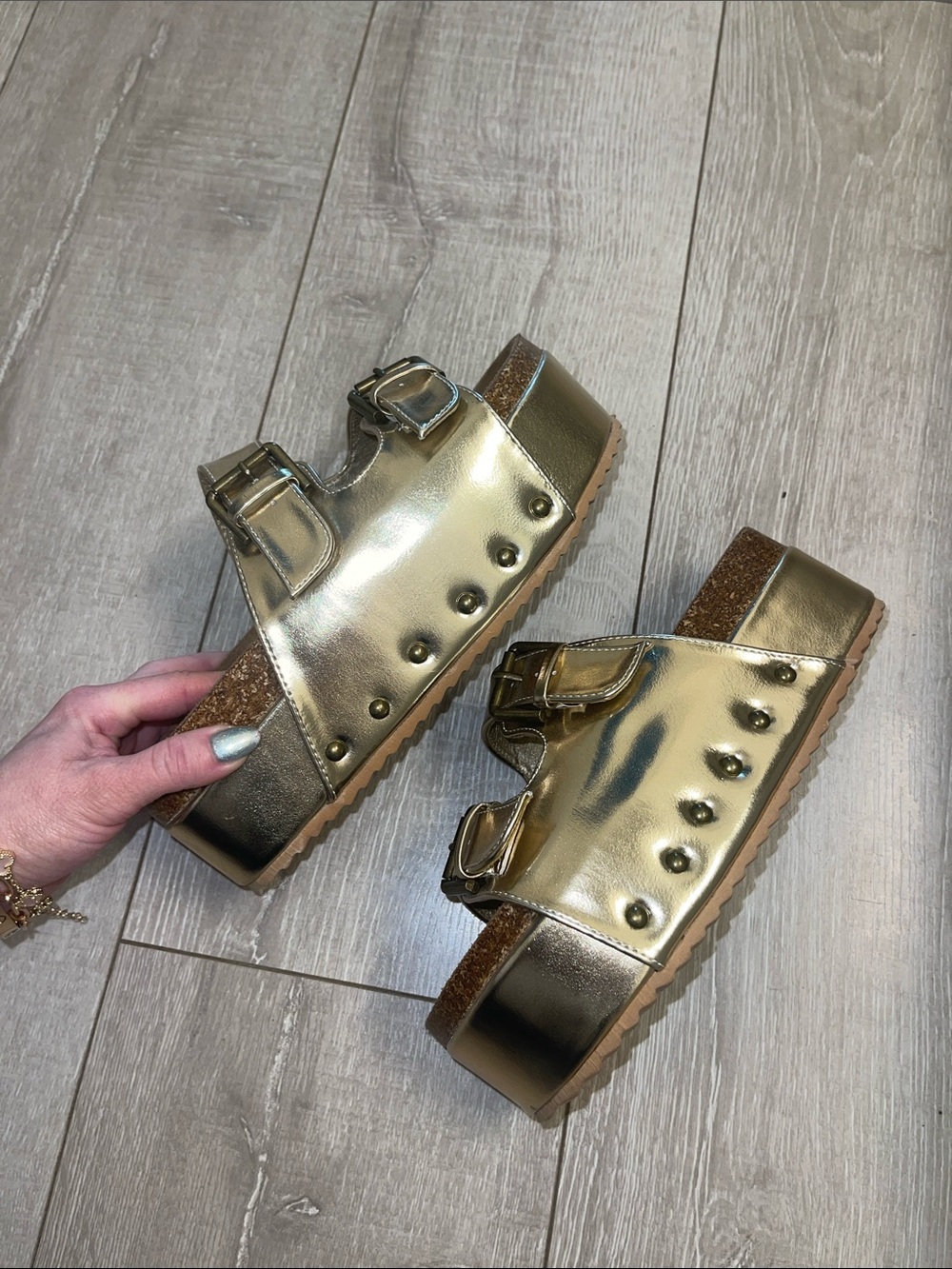 ✨💛Gold platform sandals size 6-never worn!💛✨ - Picture 3 of 8